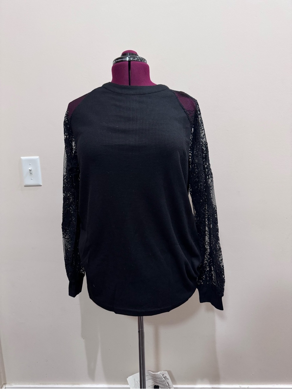Women's Black Lace-Sleeve Long Sleeve Top